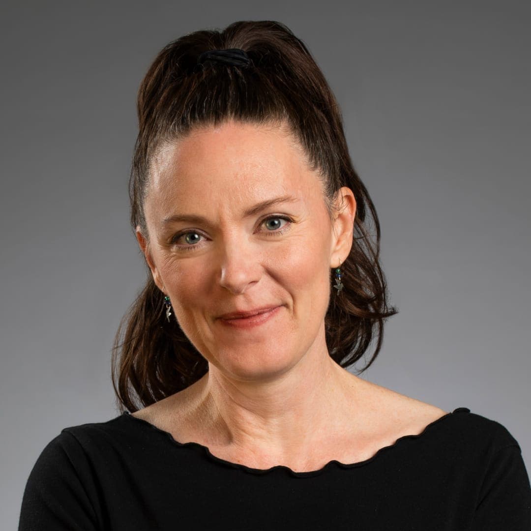 Headshot of Carrie Joy Grimes